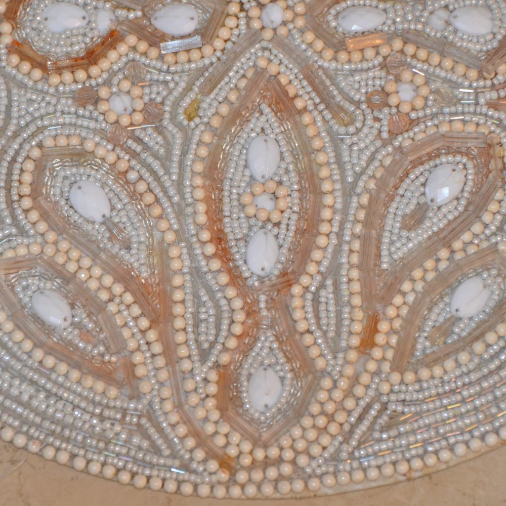 KIM SEYBERT WHITE PAISLEY CHRISTMAS HOLIDAY CRYSTAL PLACEMAT CHARGER CENTERPIECE - Picture 4 of 8